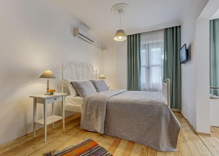 Bed & Breakfast Alayaz