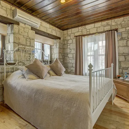 לינה וארוחת בוקר Alayaz אלאקאטי