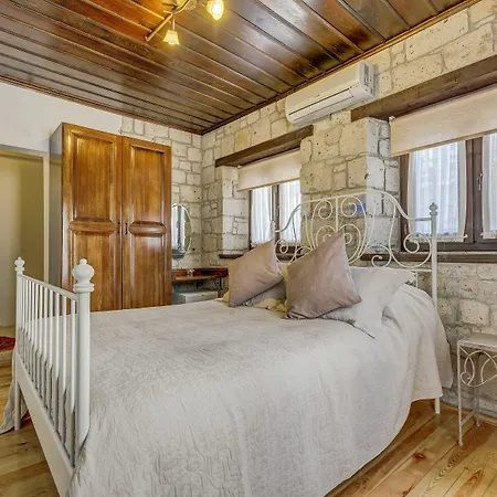 Bed & Breakfast Alayaz