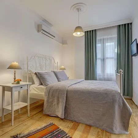 לינה וארוחת בוקר Alayaz