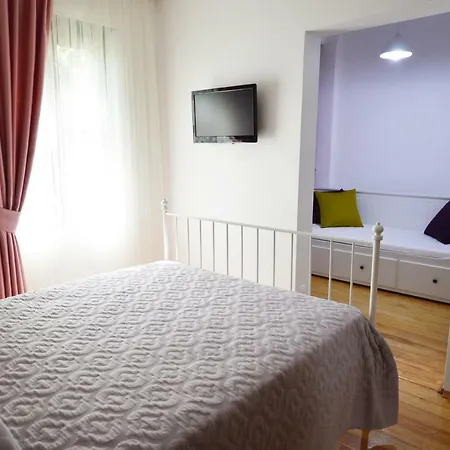 Alayaz Bed & Breakfast